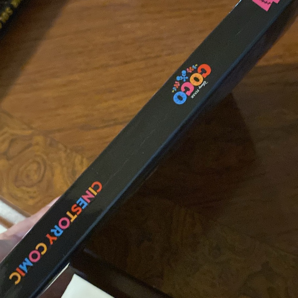 Disney’s Coco cinestory paperback barely used - Picture 3 of 6